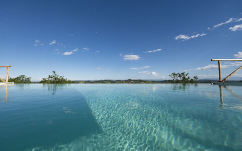 Relais Casa Clara - Roero - Langhe, Piemonte: L'Eau, Ciel, Nuage, Ressources En Eau, Paysage Naturel, Bleu Azur, Plante, Lac, Cotiers Et Relief Océaniques, Arbre