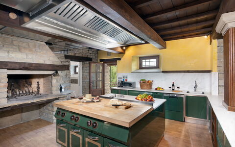 Villa Torre Delle Rose - Firenzuola, Private Pool,: Cabinetry, Comptoir, Propriété, Meubles, Table, Bâtiment, Cuisine, Bois, Cuisinière, Capot D'Echappement
