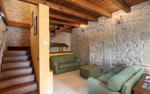 Villa Torre Delle Rose - Firenzuola, Private Pool,: Bois, Design Intérieur, Architecture, Canapé, Sol, Sol, Bâtiment, Immobilier, Arbre, Faisceau