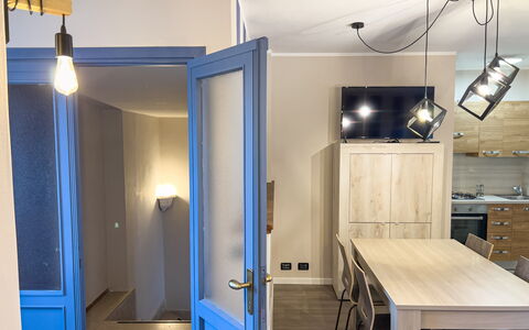 Apartment Tre - Diano Marina: Meubles, Bâtiment, Table, Bois, Design Intérieur, Sol, Sol, Porte, Mur, Immobilier