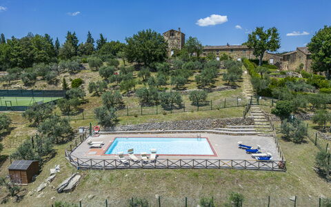 Casa Anita - Castellina In Chianti - Granaio, Tosc: Nuage, Plante, Ciel, Arbre, La Nature, Lot Terre, Design Urbain, Herbe, Paysage, Loisir