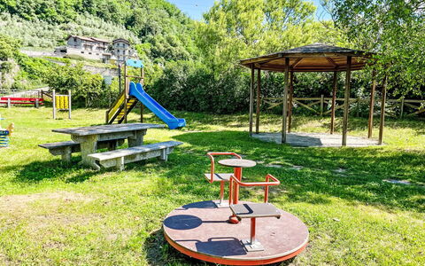 Leonardo: Espace Public, Équipement Extérieur Play, Parc, Jardin, Ombre, Pelouse, Aménagement Paysager, Cour, Terrain De Jeux, Mobilier De Jardin