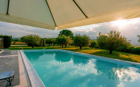 Villa Pagannoni: L'Eau, Plante, Jour, Propriété, Piscine, Ciel, Bâtiment, Bleu Azur, Arbre, Ombre