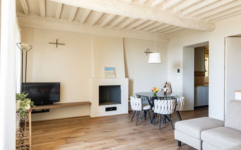 Casa Novecento: Propriété, Meubles, Canapé, Bois, Télévision, Design Intérieur, Salle, Bâtiment, Sol, Sol