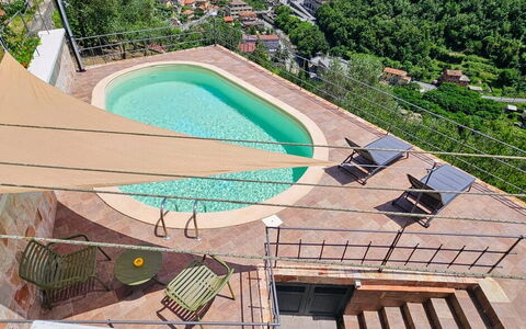 Belvedere, House With Private Pool And Garden, Rec: Bâtiment, Propriété, L'Eau, Plante, Vert, Piscine, Mobilier De Jardin, Ombre, Bois, Arbre