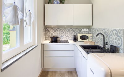 Palma - First Floor Apartment: Cabinetry, Evier, Propriété, Évier, Robinet, Comptoir, Luminaire Plomberie, Fenêtre, Design Intérieur, Cuisine
