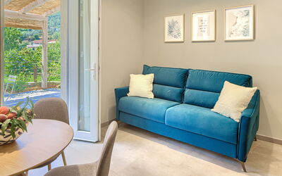 Ulivo - Ground Floor Equipped Suite: Meubles, Canapé, Plante, Bleu Azur, Table, Bois, Design Intérieur, Salon, Oreiller, Sol