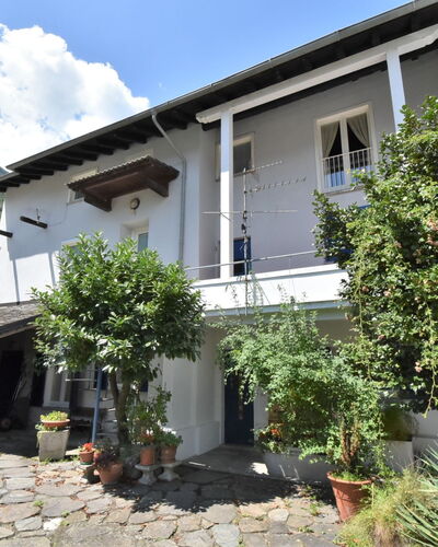La Casa del Nonno: Meubles, Bois, Design Intérieur, Architecture, Rayonnage, Chaise, Sol, Immobilier, Faisceau, Dur