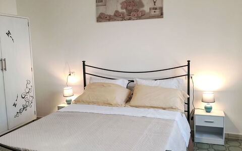 Patrizia: Lit, Chambre, Literie, Meubles, Drap De Lit, Linge, Design Intérieur, Sol, Cadre De Lit, Sol