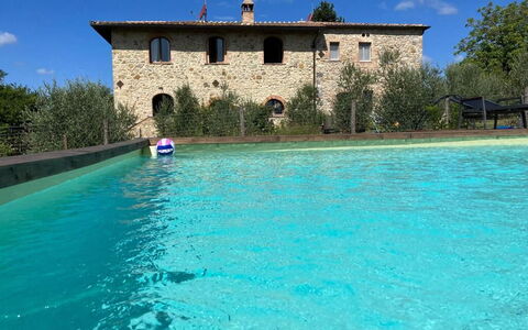 Lina - Podere Ribatti - Casole D'elsa, Toscana: L'Eau, Bâtiment, Ciel, Plante, Piscine, La Nature, Arbre, Loisir, Maison, Nuage