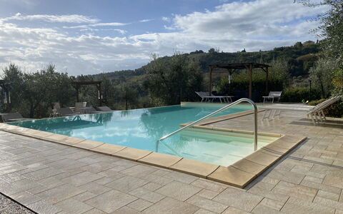 Villa Le Ripe - Gambassi Terme, Toscana: L'Eau, Nuage, Ciel, Ressources En Eau, Piscine, Rectangle, Mobilier De Jardin, Arbre, Ombre, Plante