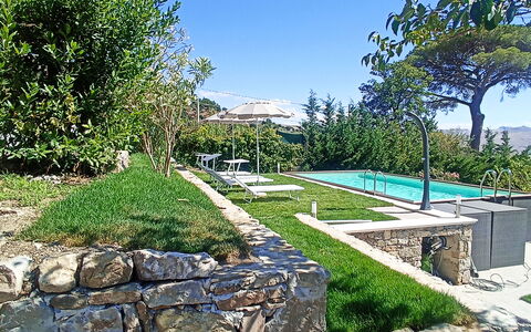 Casa Santa Venera: Plante, Ciel, Paysage Naturel, Arbre, Lot Terre, Végétation, Mur, Herbe, Surface De La Route, Arbuste