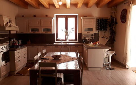 Casa Santa Venera: Cabinetry, Meubles, Comptoir, Évier, Bois, Table, Cuisine, Éclairage, Tiroir, Fenêtre