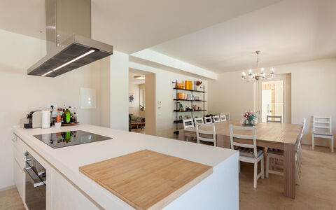 Villa Aso: Meubles, Design Intérieur, Sol, Comptoir, Cuisine, Sol, Mur, Bois, Plafond, Table Cuisine Et Salle A Manger