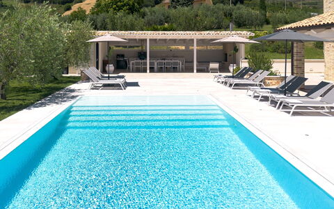 Villa Aso: Piscine, Mobilier De Jardin, Recours, Composite, Eco Hôtel, Balancelle, Ombre, Thermes, Aménagement Paysager, Chaise
