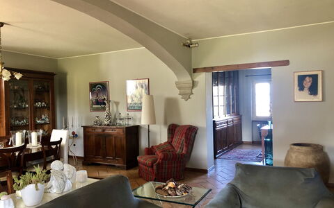 Villa Carsuga: Meubles, Cadre, Canapé, Table, Bois, Éclairage, Design Intérieur, Chaise, Sol, Salon