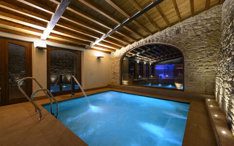 Villa Bartolomeo: Piscine, Bâtiment, Design Intérieur, Sol, Sol, Bois, Loisir, Immobilier, Plafond, L'Eau