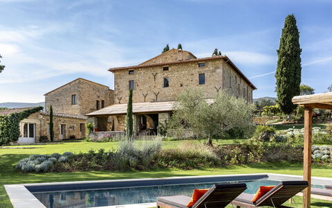 Villa Della Regina: Ciel, Plante, Nuage, Propriété, Bâtiment, Fenêtre, L'Eau, Lot Terre, Arbre, Maison