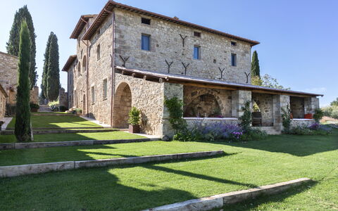 Villa Della Regina: Ciel, Plante, Bâtiment, Fenêtre, Arbre, Herbe, Chalet, Maison, Immobilier, Façade