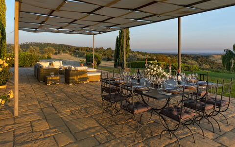Villa Bagnoli: Plante, Propriété, Table, Ombre, Ciel, Design Intérieur, Arbre, Loisir, Mobilier De Jardin, Paysage