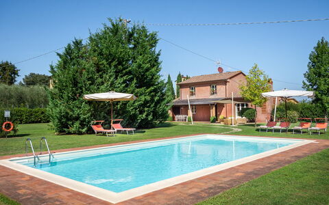 Le Vigne 4: L'Eau, Ciel, Propriété, Plante, Piscine, Bâtiment, Arbre, Herbe, Fenêtre, Loisir