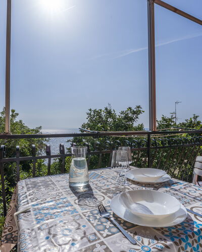 A Due Passi da Camogli 2, Seaview, Wifi: Table, Ciel, Meubles, Propriété, Plante, Vaisselle, Chaise, Fenêtre, Bleu Azur, Bâtiment