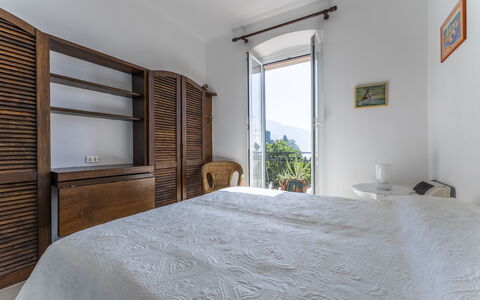 A Due Passi da Camogli, Seaview with Terrace, Wifi: Propriété, Meubles, Confort, Fenêtre, Bois, Lit, Ombre, Sol, Bâtiment