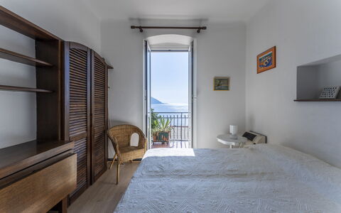 A Due Passi da Camogli, Seaview with Terrace, Wifi: Propriété, Bâtiment, Bleu Azur, Bois, Confort, Salon, Ombre, Architecture, Plante D'Appartement