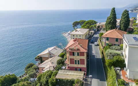 A Due Passi da Camogli, Seaview with Terrace, Wifi: L'Eau, Ciel, Plante, Bâtiment, Bleu Azur, Fenêtre, Arbre, Cotiers Et Relief Océaniques, Design Urbain