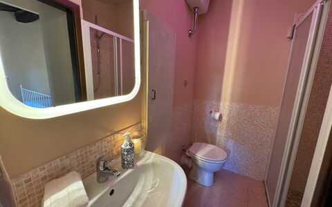Casa Toto: Mur, Sol, Design Intérieur, Sol, Luminaire Plomberie, Salle De Bains, Plomberie, Pièce, Lavabo, Robinet