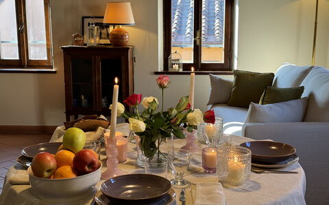 Casa Toto: Meubles, Vaisselle, Table, Verres À Pied, Design Intérieur, Drinkware, Salle À Manger, Serveware, Nappe De Table, Textile