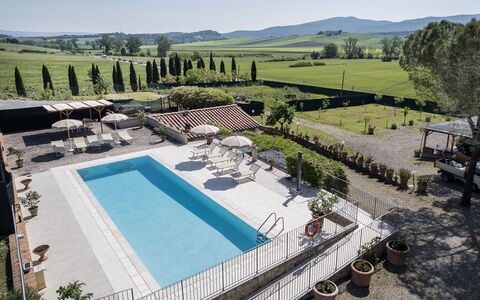 Anilde, Holiday Home with Pool, Wifi, Tuscany: Ciel, Propriété, Plante, Piscine, L'Eau, Bâtiment, Arbre, Loisir, Design Urbain, Immobilier