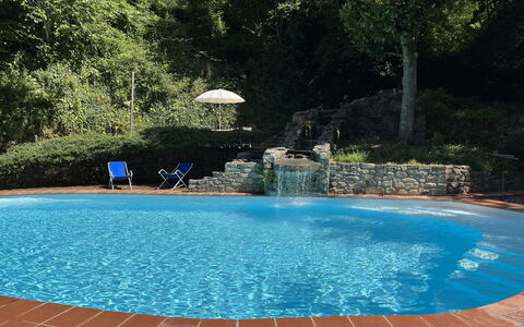 Molin Barletta, Private Pool, Nature - Marliana, T: Bleu, Piscine, L'Eau, Composite, Recours, Loisir, Caractéristique De L'Eau, Ombre, Mobilier De Jardin, Eco Hôtel