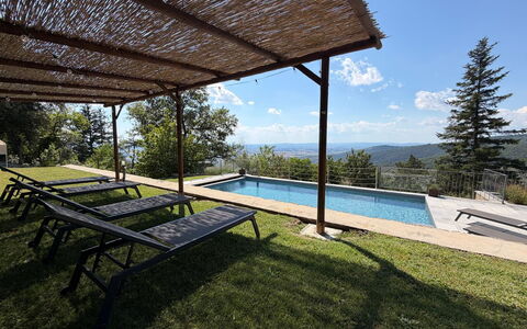 Villa Luana: Piscine, Chaîne De Montagnes, Station De Montagne, Ombre, Mobilier De Jardin, Eco Hôtel, Recours, Crête, Balcon, Porche