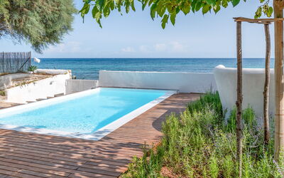 Villa Clementina: L'Eau, Plante, Ciel, Ressources En Eau, Propriété, Piscine, Bleu Azur, Rectangle, Arbre, Ombre