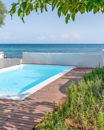 Villa Clementina: L'Eau, Plante, Ciel, Ressources En Eau, Propriété, Piscine, Bleu Azur, Rectangle, Arbre, Ombre