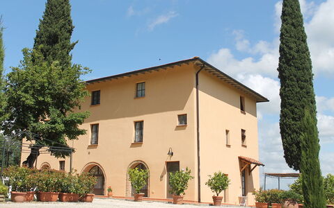 Villa Le Ripe Apartments - Gambassi Terme, Toscana: Plante, Nuage, Ciel, Bâtiment, Propriété, Fenêtre, Arbre, Lot Terre, Maison