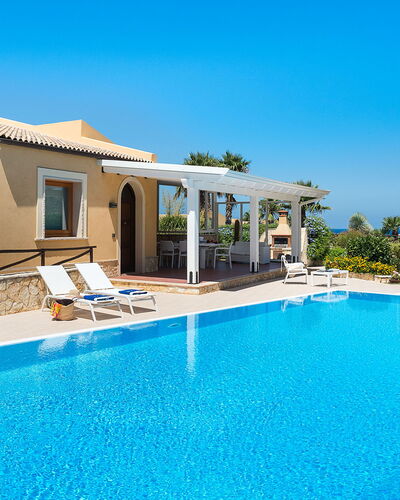 Villa Cornino - Custonaci, Sicilia: L'Eau, Ciel, Propriété, Plante, Piscine, Bleu Azur, Bâtiment, Arbre, Ombre, Loisir