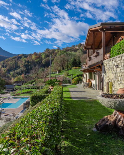Il Poggio del Castagno: Bâtiment, Bleu Azur, Piscine, Ciel, Ombre, Arbre, L'Eau, Rectangle, Design Urbain, Mobilier De Jardin