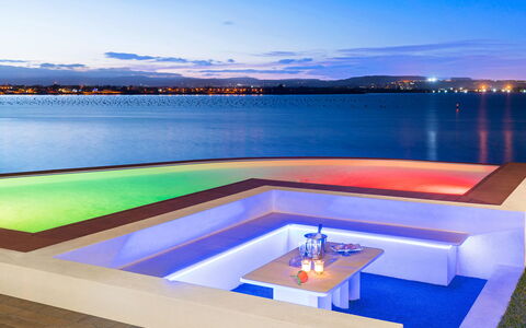 Villa Maddalena - Siracusa, Sicilia: L'Eau, Ciel, Nuage, Bleu, Lumière, Bleu Azur, Mobilier De Jardin, Plan D'Eau, Design Intérieur, Piscine