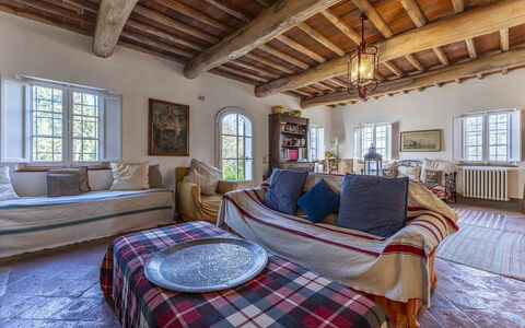 La Casa Dei Limoni, Camaiore, Pet Friendly, Wifi: Propriété, Fenêtre, Meubles, Canapé, Bâtiment, Bleu Azur, Confort, Bois, Design Intérieur, Sol