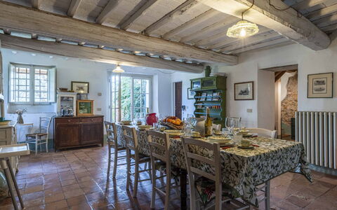 La Casa Dei Limoni, Camaiore, Pet Friendly, Wifi: Table, Meubles, Fenêtre, Bois, Bâtiment, Cadre, Design Intérieur, Sol, Chaise, Immobilier