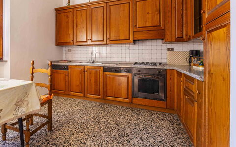 Casa Vacanza Mais - Camaiore, Toscana: Cabinetry, Comptoir, Meubles, Propriété, Bâtiment, Cuisine, Tiroir, Appareil De Cuisine, Bois, Électroménager