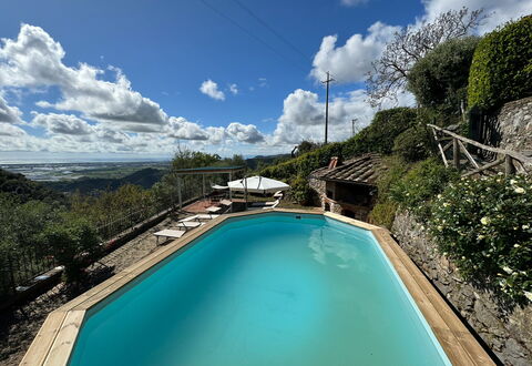 Borgo Bucatra Tramonto: L'Eau, Nuage, Ciel, Ressources En Eau, Jour, Propriété, Plante, Piscine, La Nature, Bleu Azur