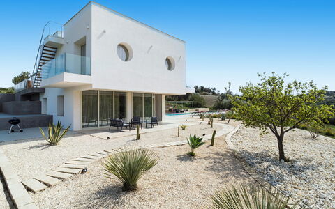 Casabella - Avola, Sicilia: Ciel, Plante, Bâtiment, Lot Terre, Paysage, Arbre, Maison, Ombre, Façade, Design Urbain