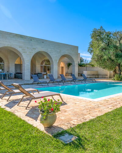 Tenuta Palù: Plante, Propriété, Ciel, L'Eau, Bleu Azur, Arbre, Piscine, Bâtiment, Ombre, Paysage