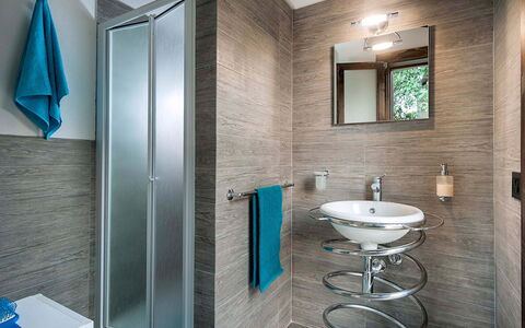 Corte Carrubo - Rosolini, Sicilia: Miroir, Robinet, Évier, Luminaire Plomberie, Propriété, Lavabo, Salle De Bains, Éclairage, Design Intérieur, Bâtiment