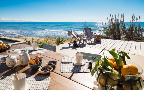 Casa Ninfa - Ispica, Sicilia: L'Eau, Ciel, Propriété, Meubles, Table, Station Balnéaire, Bâtiment, Vaisselle, Chaise, Mobilier De Jardin
