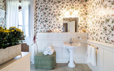 Casa Colore - Siracusa, Sicilia: Miroir, Plante, Robinet, Luminaire Plomberie, Propriété, Évier, Lavabo, Bâtiment, Salle De Bains, Armoire De Toilette