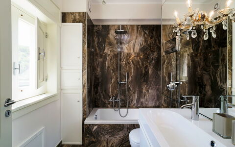 Villa Ester - Capo D'orlando, Sicilia: Baignoire, Propriété, Luminaire Plomberie, Bâtiment, Robinet, Bois, Fenêtre, Éclairage, Design Intérieur, Salle De Bains